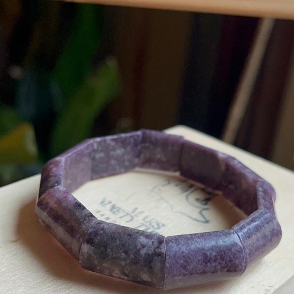 LEPIDOLITE - Picture 2 of 3